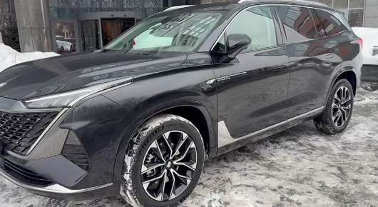 Новые кроссоверы «Москвича» впервые представили на форуме автобизнеса