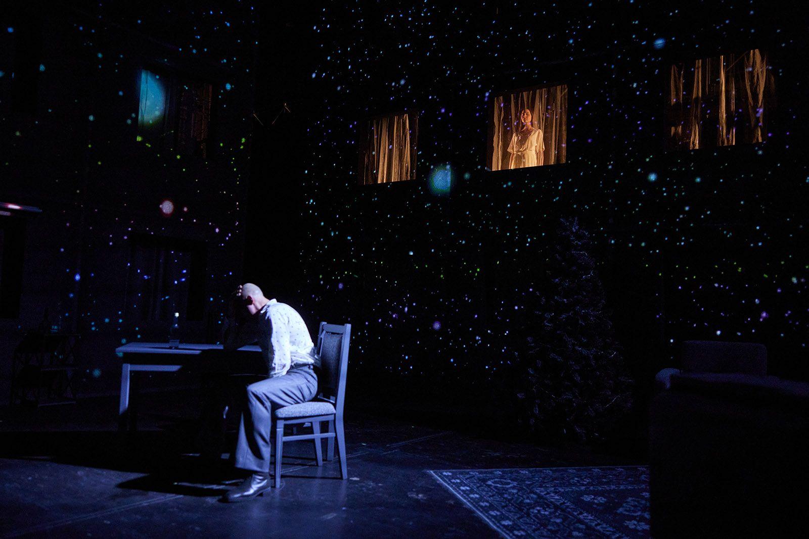 В театре «Современник» состоялась премьера спектакля «Спешите делать добро» по пьесе советского драматурга Михаила Рощина В театре «Современник» состоялась премьера спектакля «Спешите делать добро» по пьесе советского драматурга Михаила Рощина