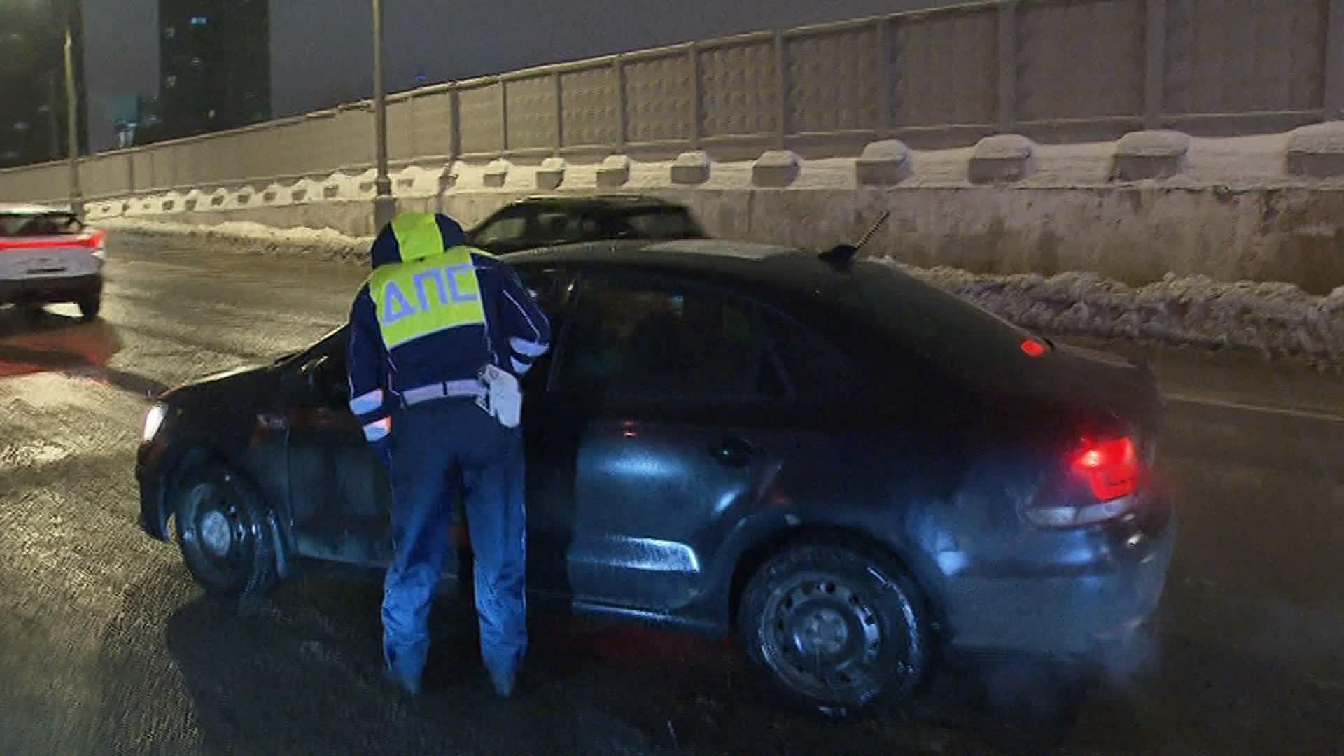 В Москве пассажир такси попался с наркотиками прямо на глазах у съемочной группы "Дежурной части"