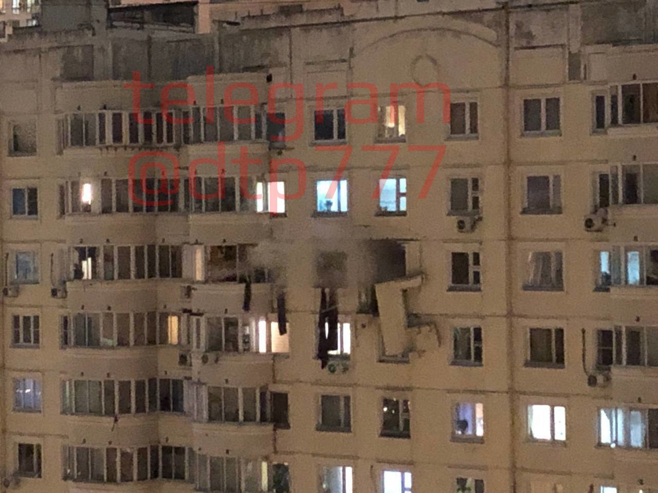 Взрыв в московской высотке: разворочена стена, эвакуированы 150 человек Взрыв в московской высотке: разворочена стена, эвакуированы 150 человек