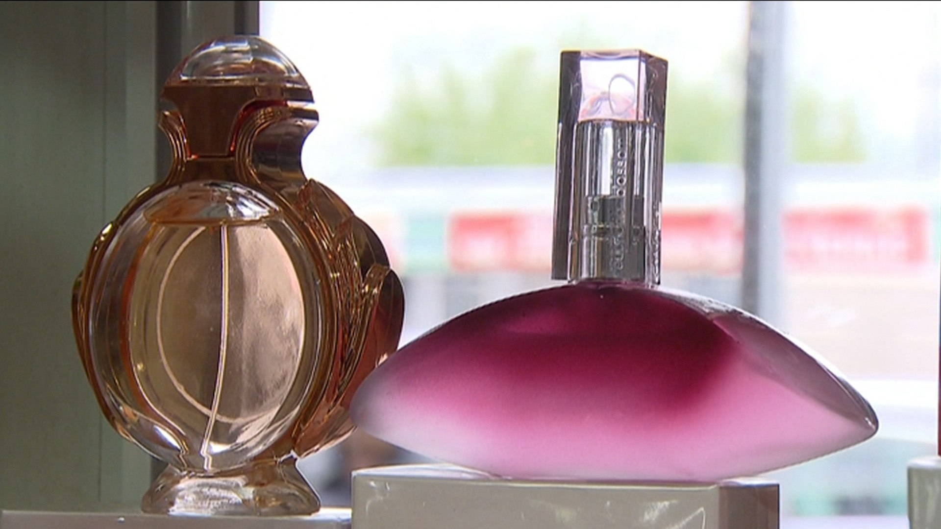 Аромат обмана! Перед Международным женским днем полки парфюмерных лавок завалены контрафактным товаром