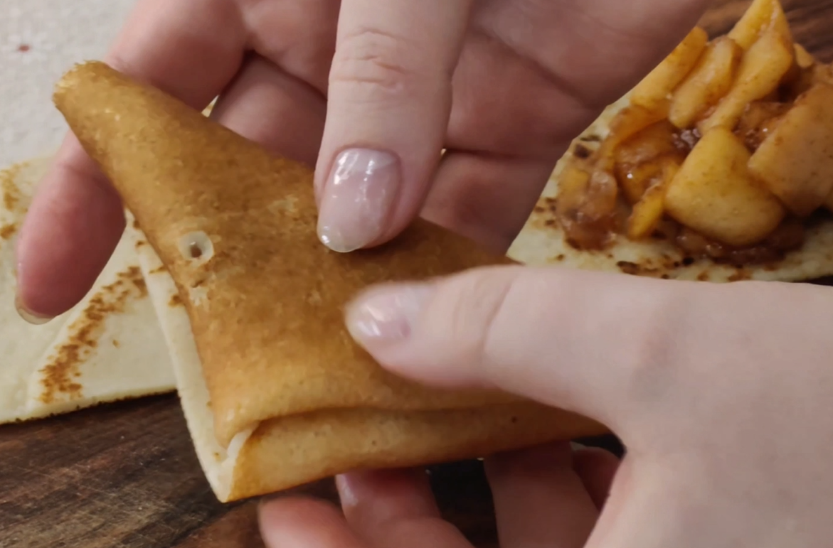 Ароматная яблочная начинка для блинов: легкий и вкусный рецепт