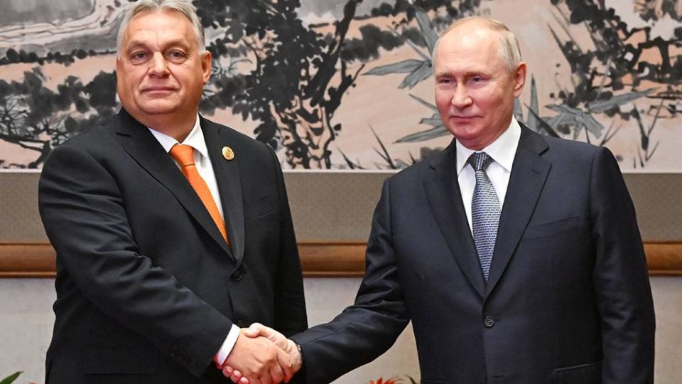 Путин провел телефонный разговор с Орбаном