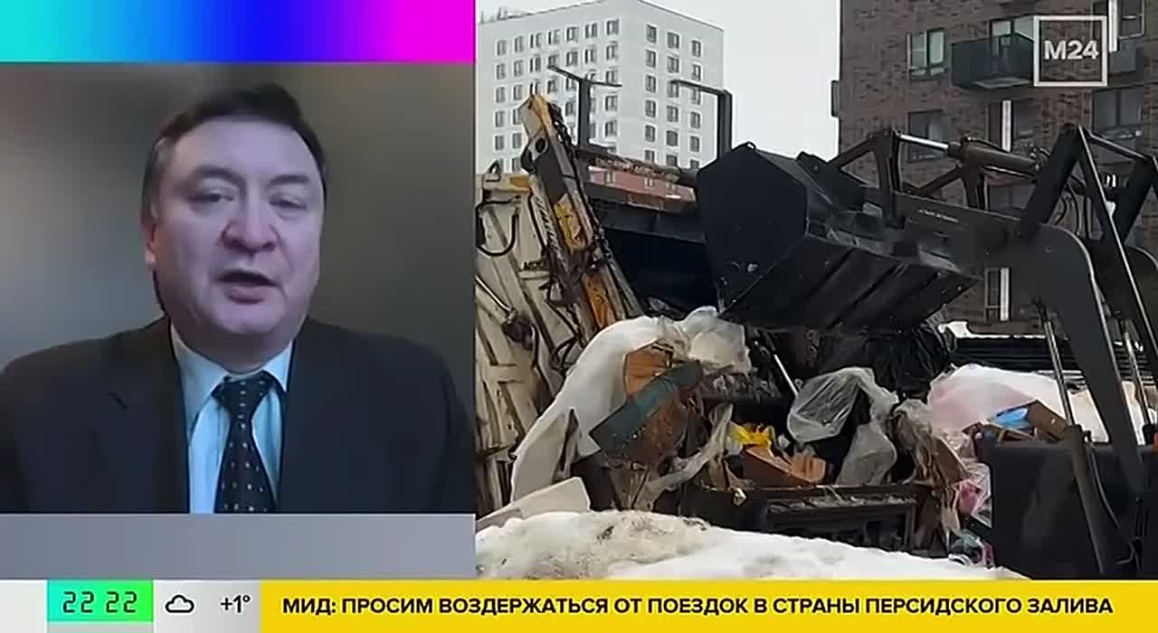 Жители одного из ЖК в Коммунарке жалуются, что их двор буквально утопает в мусоре