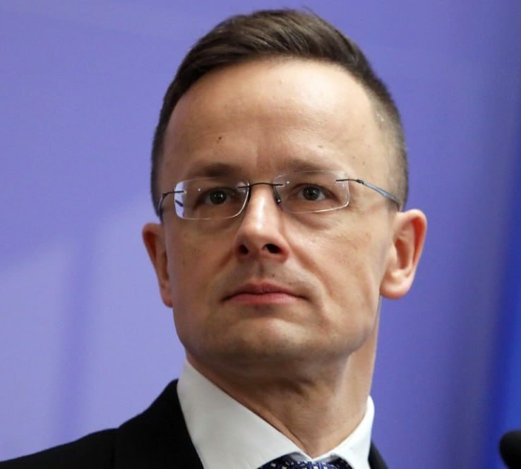 В Москве с рабочим визитом находится глава МИД Венгрии Петер Сийярто — вечером Владимир Путин примет его в Кремле, сообщил Дмитрий Песков