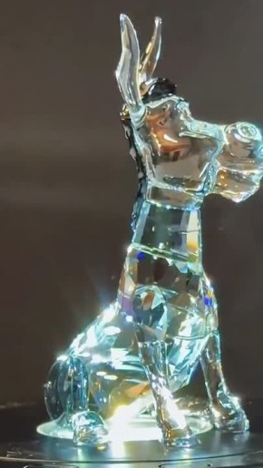 ����� Swarovski �������� ����������� ������ ������ � ����� 25-����� ��������