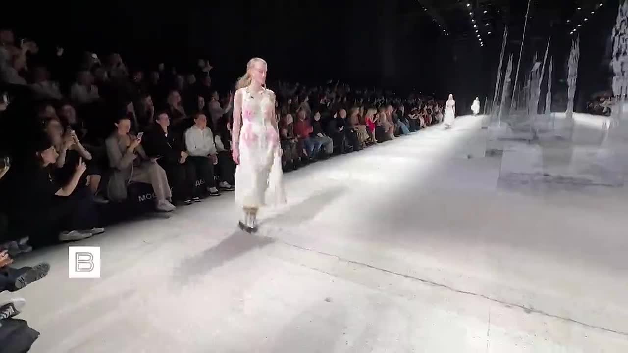 Дефиле, шоурум, лекции и интеллектуальная примерочная: в "Манеже" сегодня стартовала шестая Московская неделя моды