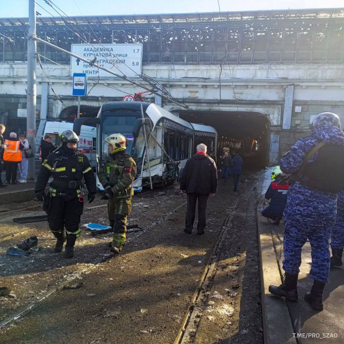На северо-западе Москвы столкнулись два трамвая – тринадцать человек пострадали: На северо-западе Москвы столкнулись два трамвая – тринадцать человек пострадали: