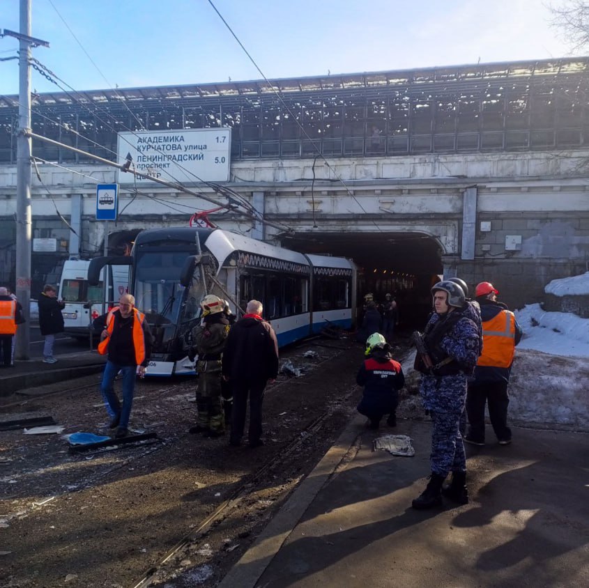 Более десяти человек пострадали при столкновении двух трамваев на Волоколамском шоссе в Москве