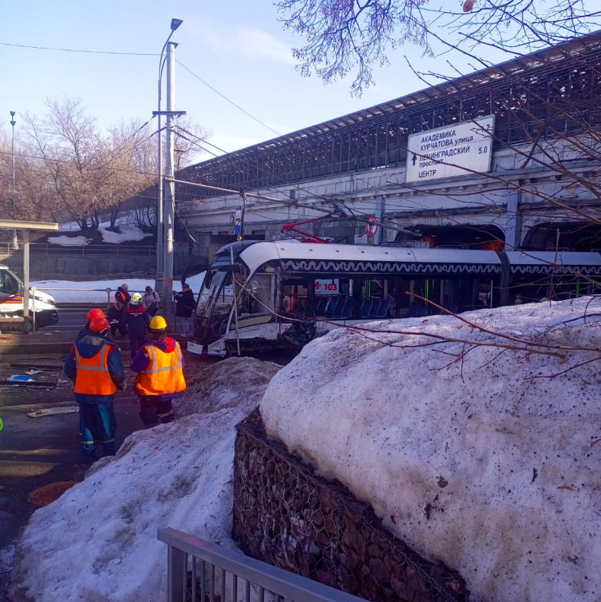 Более десяти человек пострадали при столкновении двух трамваев на Волоколамском шоссе в Москве Более десяти человек пострадали при столкновении двух трамваев на Волоколамском шоссе в Москве