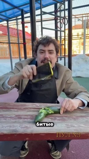 «Как использовать телефон в центре Москвы? Как ракетку для пинг-понга. Чтобы приготовить битые огурцы. Чтобы изготовить модные утяжелители для ног»: