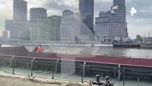 Машина упала в воду в Даниловском районе на юге Москвы, сообщил источник РЕН ТВ