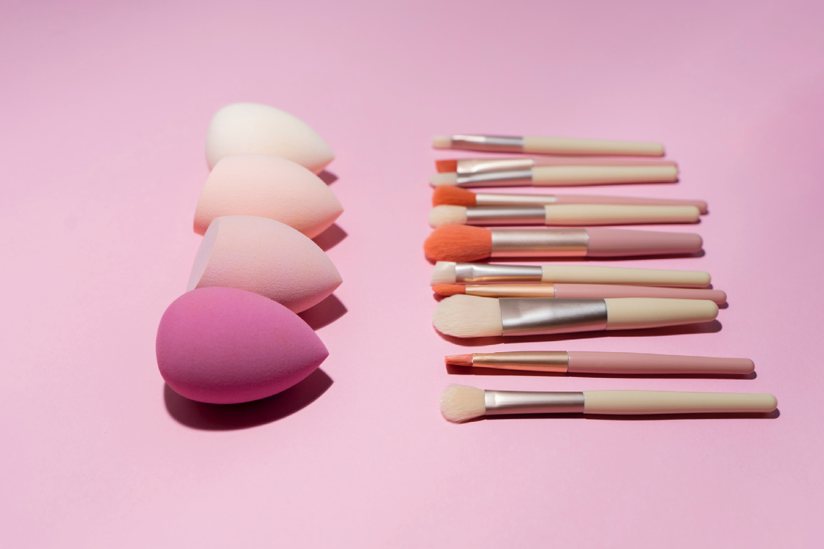 Почему важно очищать кисти и спонжи для макияжа