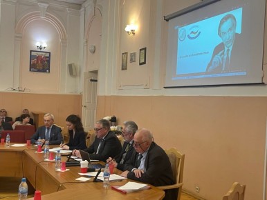 2 ������ � ������ � ��������� ������ ��� ���������� ��������� �������� �������� ����� ���������� ������ ��������� ����������. � 100-����� �.�.������