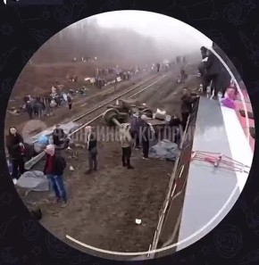 Есть пострадавшие: первые кадры с места схода поезда Москва – Челябинск