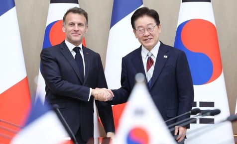 Макрон в Сеуле. Прошелся по той же программе, что и в Токио