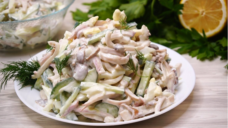 Салат с кальмарами: идеальное сочетание вкусов