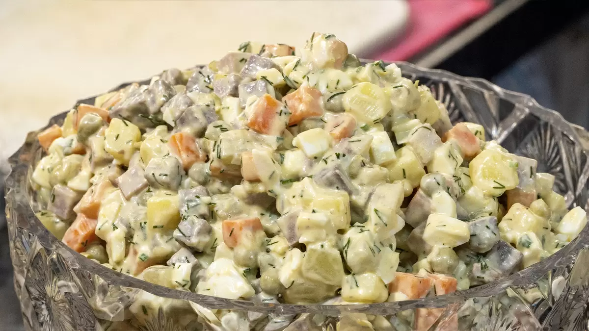 Рецепт новогоднего оливье: как удивить гостей на праздничном столе