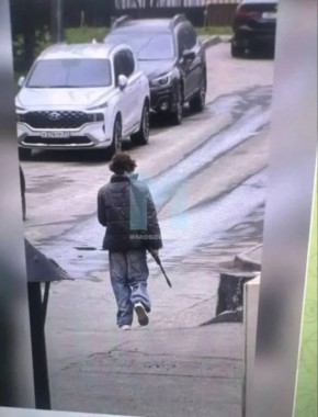 Парня с винтовкой, заметили в районе Тёплого Стана в Москве