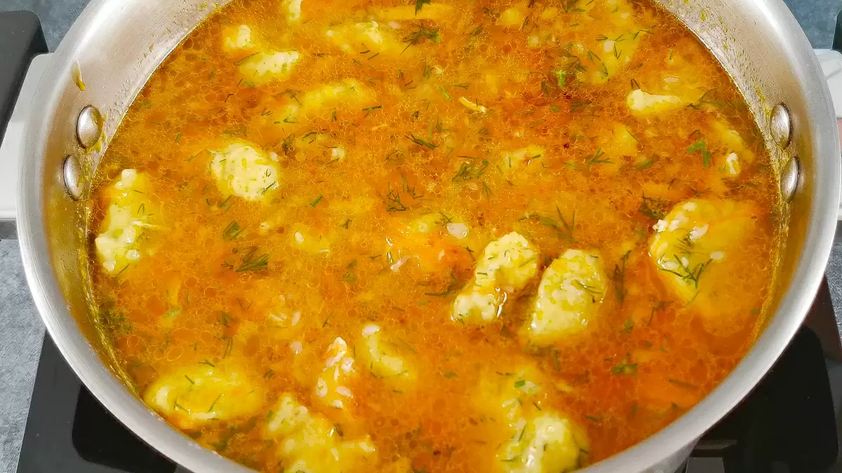 Куриный суп с картофельными галушками: тепло и уют на вашей кухне