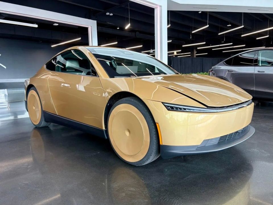 Tesla ����������� ������ �������� ������������� ��� ����, ������� � ������