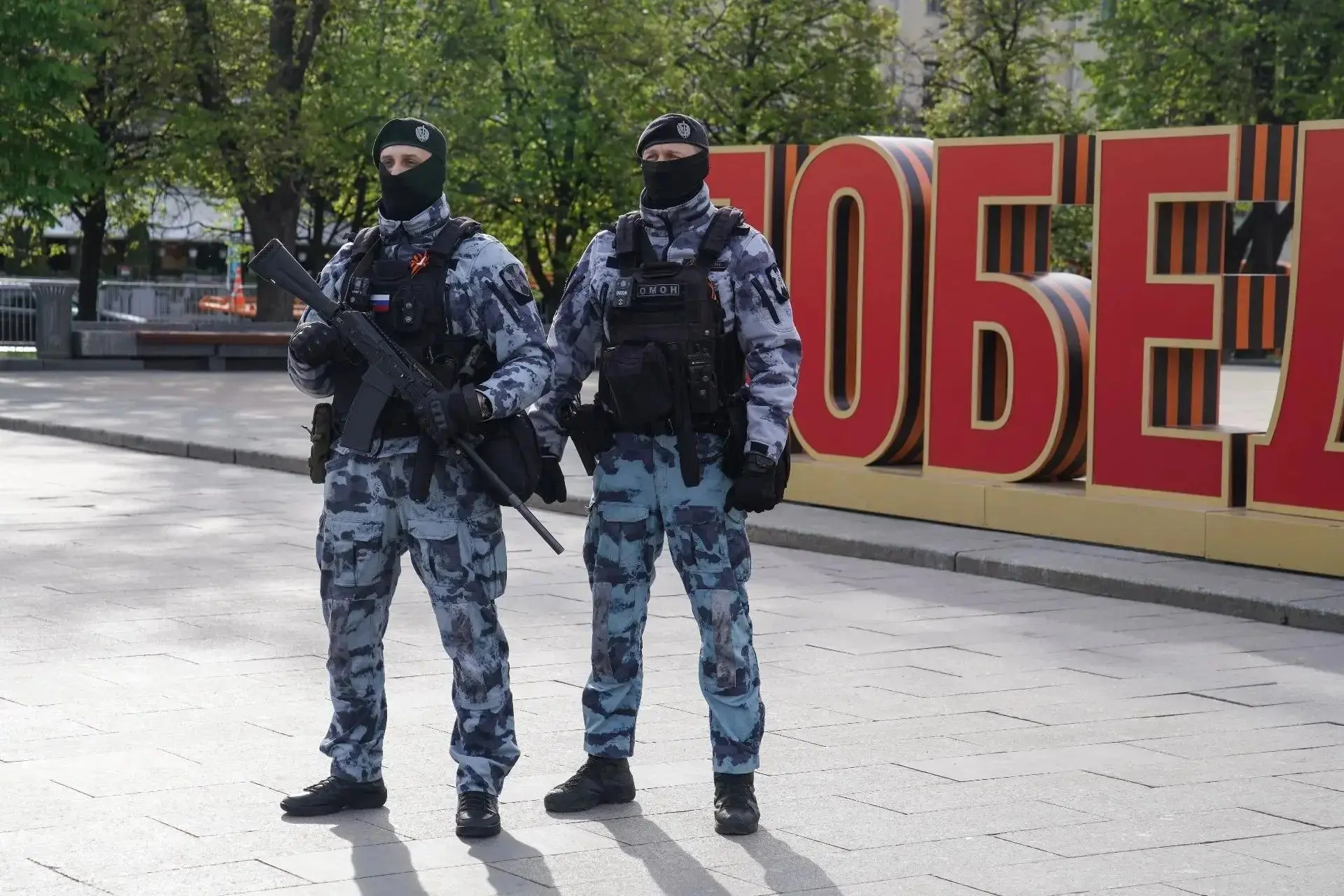 Сотрудники Главного управления Росгвардии по городу Москве и военнослужащие соединения по охране общественного порядка Центрального округа войск национальной гвардии Российской Федерации совместно с коллегами из МВД приняли...