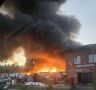 Угрозы для жилых домов и жизни людей из-за пожара на складском комплексе в селе Белый Раст нет, сообщил глава Дмитровского округа Михаил Шувалов
