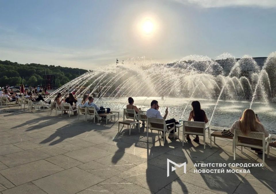 «Лужники» превратились в новые Патрики? Пока одни восхищаются новым городским пространством, другие сокрушаются, мол, раньше было лучше «Лужники» превратились в новые Патрики? Пока одни восхищаются новым городским пространством, другие сокрушаются, мол, раньше было лучше