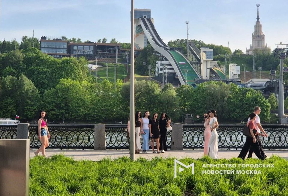 «Лужники» превратились в новые Патрики? Пока одни восхищаются новым городским пространством, другие сокрушаются, мол, раньше было лучше «Лужники» превратились в новые Патрики? Пока одни восхищаются новым городским пространством, другие сокрушаются, мол, раньше было лучше