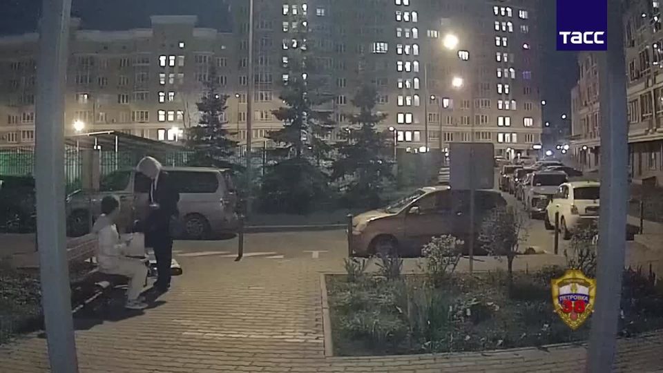 В Москве задержана 21-летняя девушка, похитившая валюту и золотые слитки по указанию мошенников