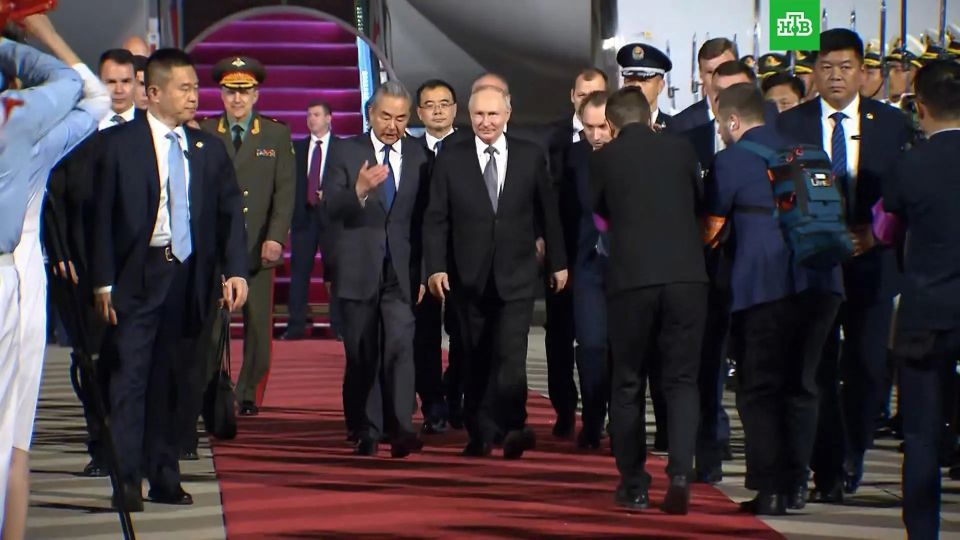 Визит Владимира Путина в Китай сильно будоражит западную прессу — она наперебой гадает, чего ждать от пекинских переговоров