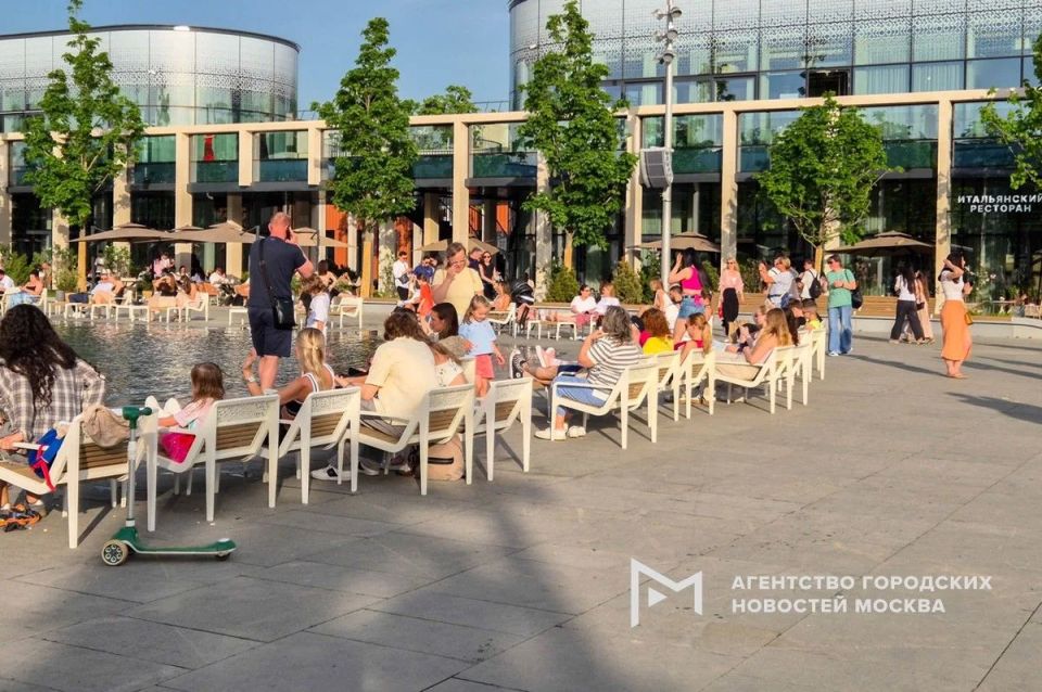 «Лужники» превратились в новые Патрики? Пока одни восхищаются новым городским пространством, другие сокрушаются, мол, раньше было лучше «Лужники» превратились в новые Патрики? Пока одни восхищаются новым городским пространством, другие сокрушаются, мол, раньше было лучше