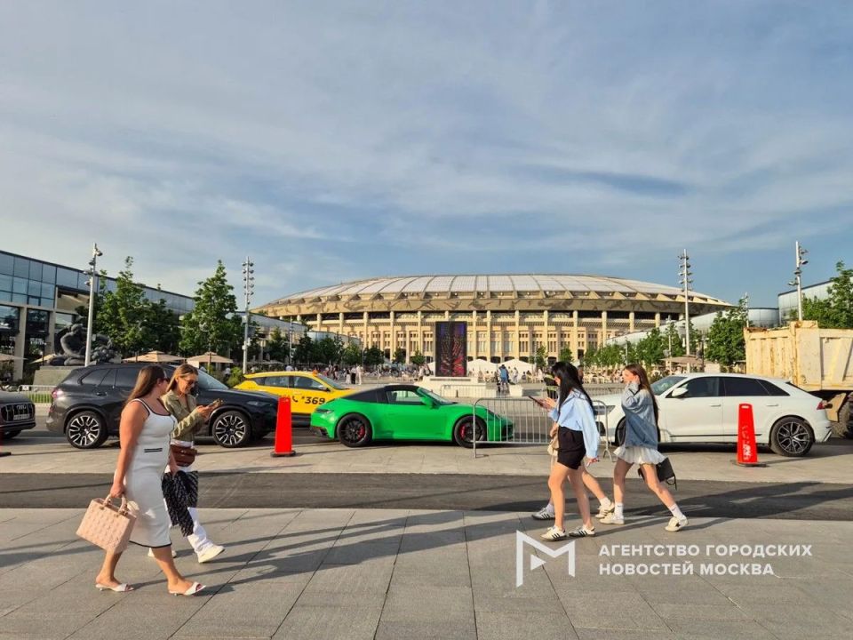 «Лужники» превратились в новые Патрики? Пока одни восхищаются новым городским пространством, другие сокрушаются, мол, раньше было лучше «Лужники» превратились в новые Патрики? Пока одни восхищаются новым городским пространством, другие сокрушаются, мол, раньше было лучше