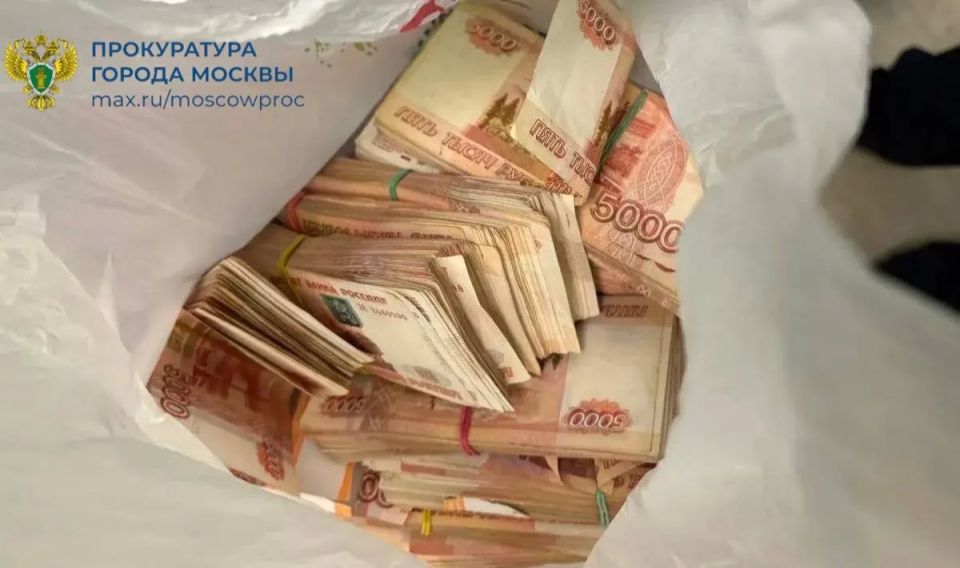 Перед судом предстанут супруги, обвиняемые в краже денег из квартиры Перед судом предстанут супруги, обвиняемые в краже денег из квартиры