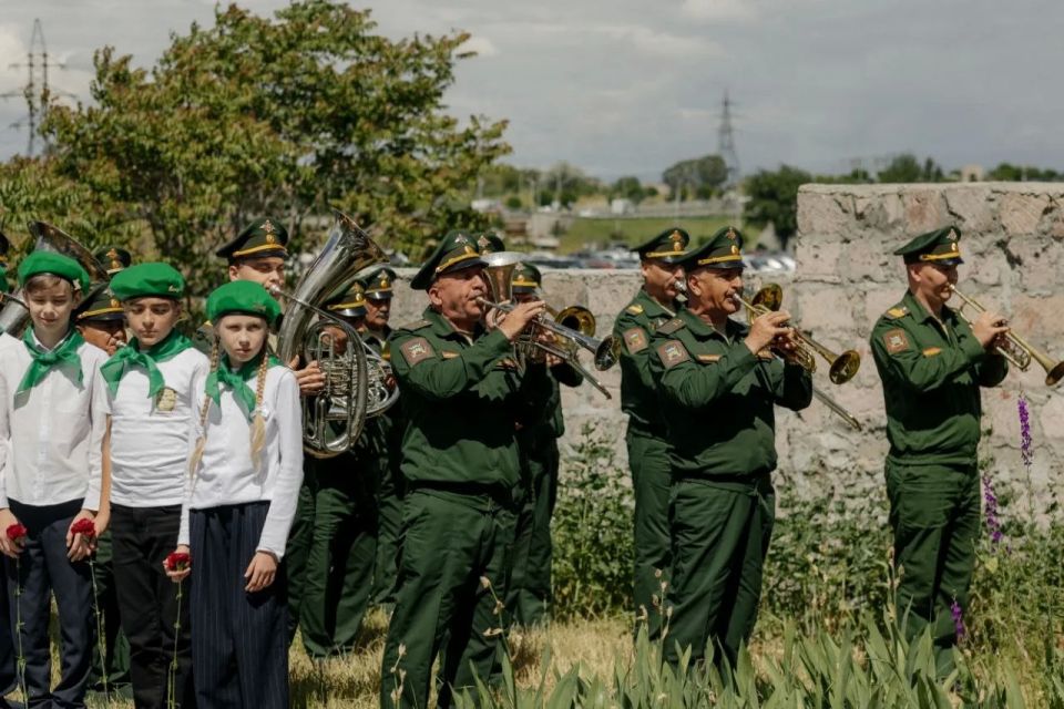 История оживает: в Ереване ко дню рождения Ивана Паскевича открыли памятную табличку Русско-Армянского Атласа История оживает: в Ереване ко дню рождения Ивана Паскевича открыли памятную табличку Русско-Армянского Атласа