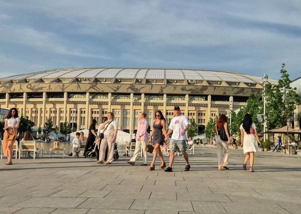 «Лужники» превратились в новые Патрики? Пока одни восхищаются новым городским пространством, другие сокрушаются, мол, раньше было лучше «Лужники» превратились в новые Патрики? Пока одни восхищаются новым городским пространством, другие сокрушаются, мол, раньше было лучше