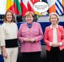 Меркель наградили, но не простили