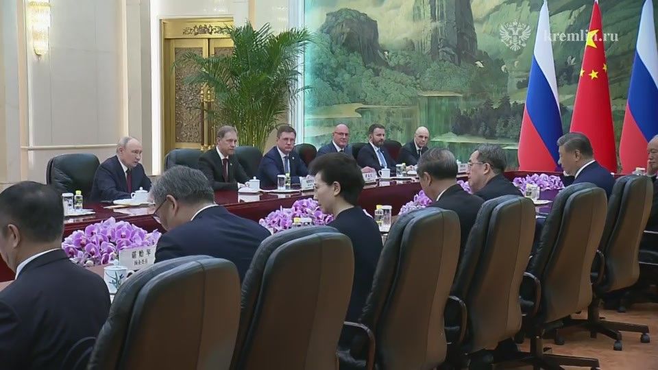 «Тесная связка Москвы и Пекина особенно востребована в условиях напряженной ситуации на международной арене», — сказал Владимир Путин на встрече с Си Цзиньпином