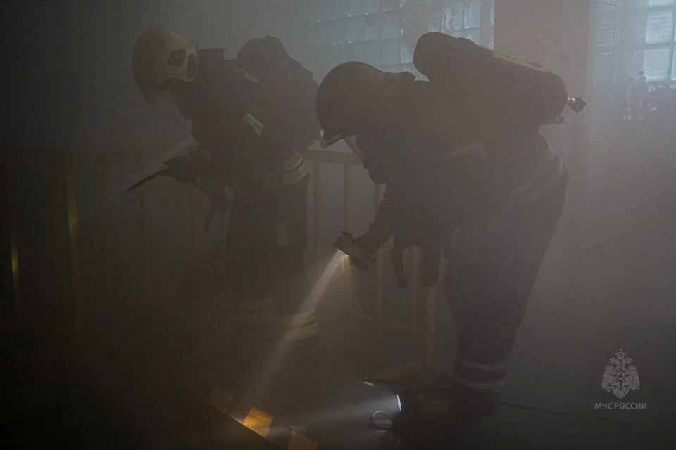 #БудниМЧС. В Западном округе Москвы прошли пожарно-тактические учения по тушению пожара и проведению аварийно-спасательных работ #БудниМЧС. В Западном округе Москвы прошли пожарно-тактические учения по тушению пожара и проведению аварийно-спасательных работ