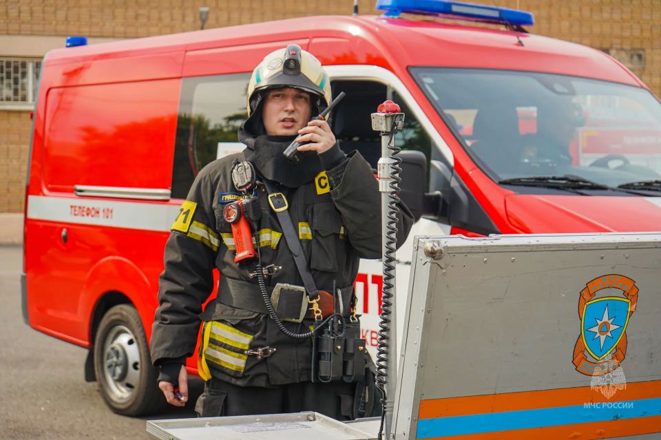 #БудниМЧС. В Западном округе Москвы прошли пожарно-тактические учения по тушению пожара и проведению аварийно-спасательных работ #БудниМЧС. В Западном округе Москвы прошли пожарно-тактические учения по тушению пожара и проведению аварийно-спасательных работ