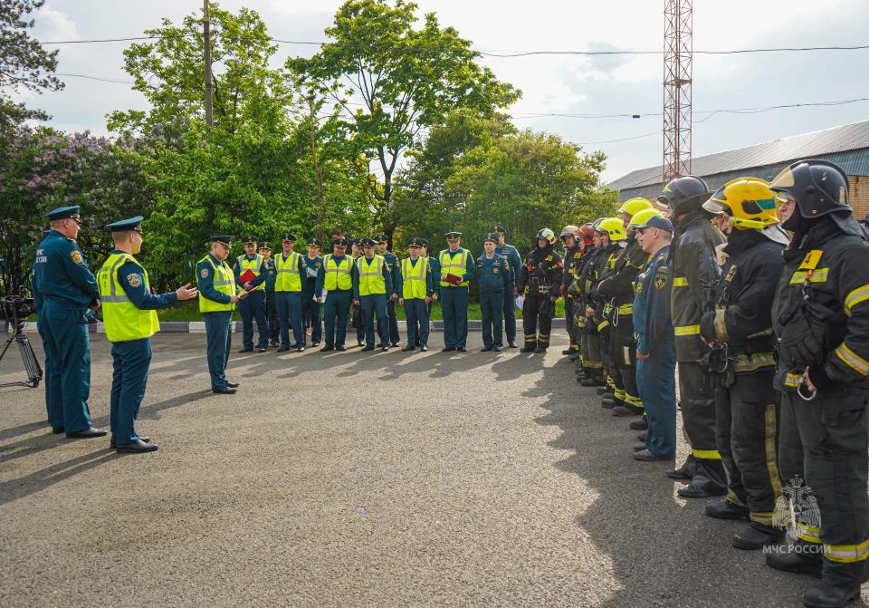 #БудниМЧС. В Западном округе Москвы прошли пожарно-тактические учения по тушению пожара и проведению аварийно-спасательных работ #БудниМЧС. В Западном округе Москвы прошли пожарно-тактические учения по тушению пожара и проведению аварийно-спасательных работ