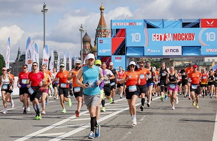 Участник марафона в Москве пережил клиническую смерть, ещё один спортсмен впал в кому