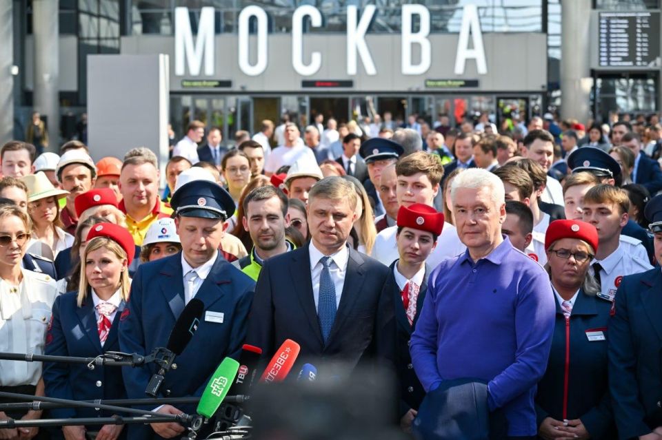 Алексей Шапошников: Ленинградский вокзал открыт после реконструкции! Почти два года работ – и один из главных транспортных узлов столицы стал современнее, удобнее и готов к большему пассажиропотоку Алексей Шапошников: Ленинградский вокзал открыт после реконструкции! Почти два года работ – и один из главных транспортных узлов столицы стал современнее, удобнее и готов к большему пассажиропотоку