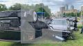 Машина перевернулась из-за аварии с участием Porsche на Ломоносовском проспекте в Москве