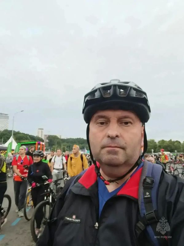 В ритме ночного города: сотрудник МЧС России принял участие в велофестивале В ритме ночного города: сотрудник МЧС России принял участие в велофестивале