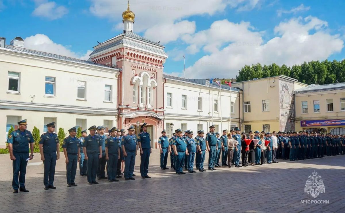 В Главном управлении МЧС России по г. Москве состоялось вручение погон личному составу В Главном управлении МЧС России по г. Москве состоялось вручение погон личному составу