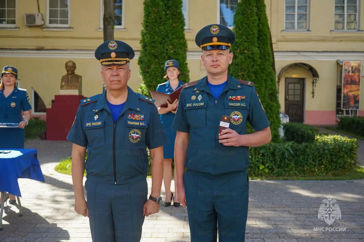 В Главном управлении МЧС России по г. Москве состоялось вручение погон личному составу В Главном управлении МЧС России по г. Москве состоялось вручение погон личному составу