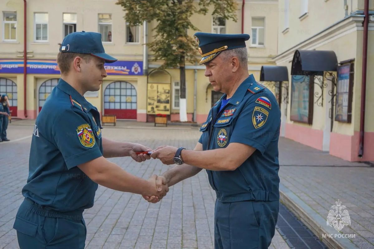 В Главном управлении МЧС России по г. Москве состоялось вручение погон личному составу В Главном управлении МЧС России по г. Москве состоялось вручение погон личному составу