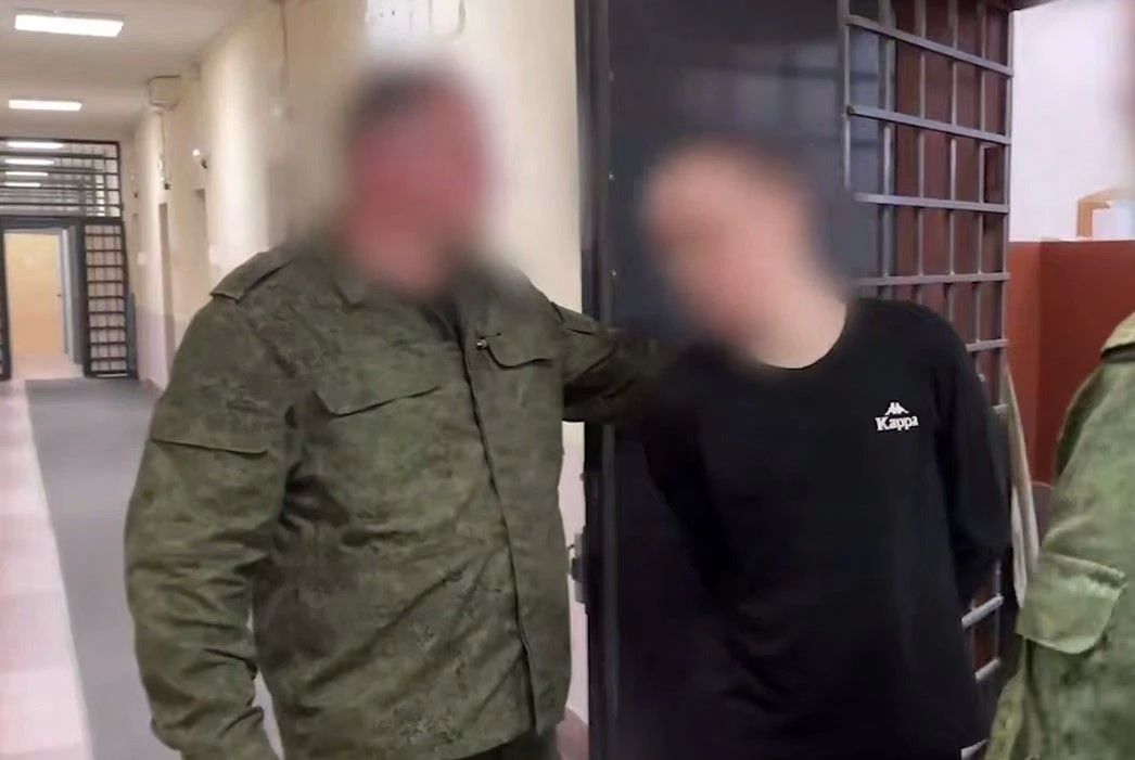 ФСБ задержала россиянина, рассылавшего замаскированные бомбы работникам оборонных предприятий в Москве под видом парфюмерии ФСБ задержала россиянина, рассылавшего замаскированные бомбы работникам оборонных предприятий в Москве под видом парфюмерии
