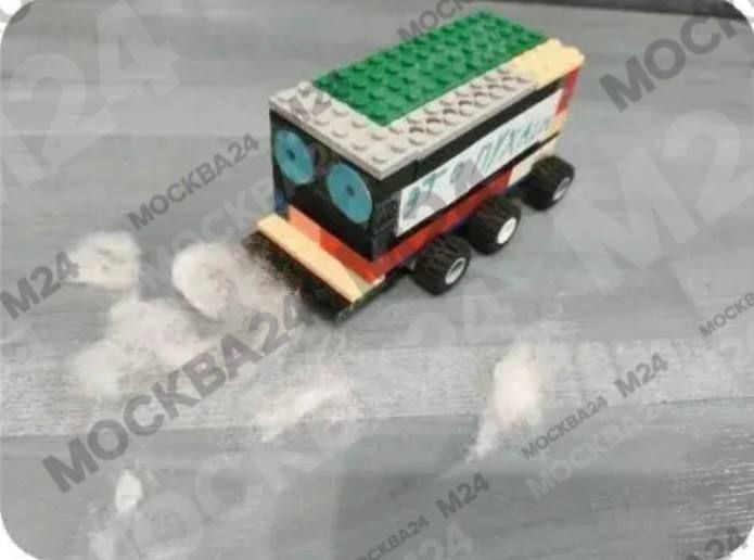 Самый крошечный «пухАсос» собрали в Москве: мини-робот из Lego теперь убирает пух в доме 10-летнего Димы Самый крошечный «пухАсос» собрали в Москве: мини-робот из Lego теперь убирает пух в доме 10-летнего Димы